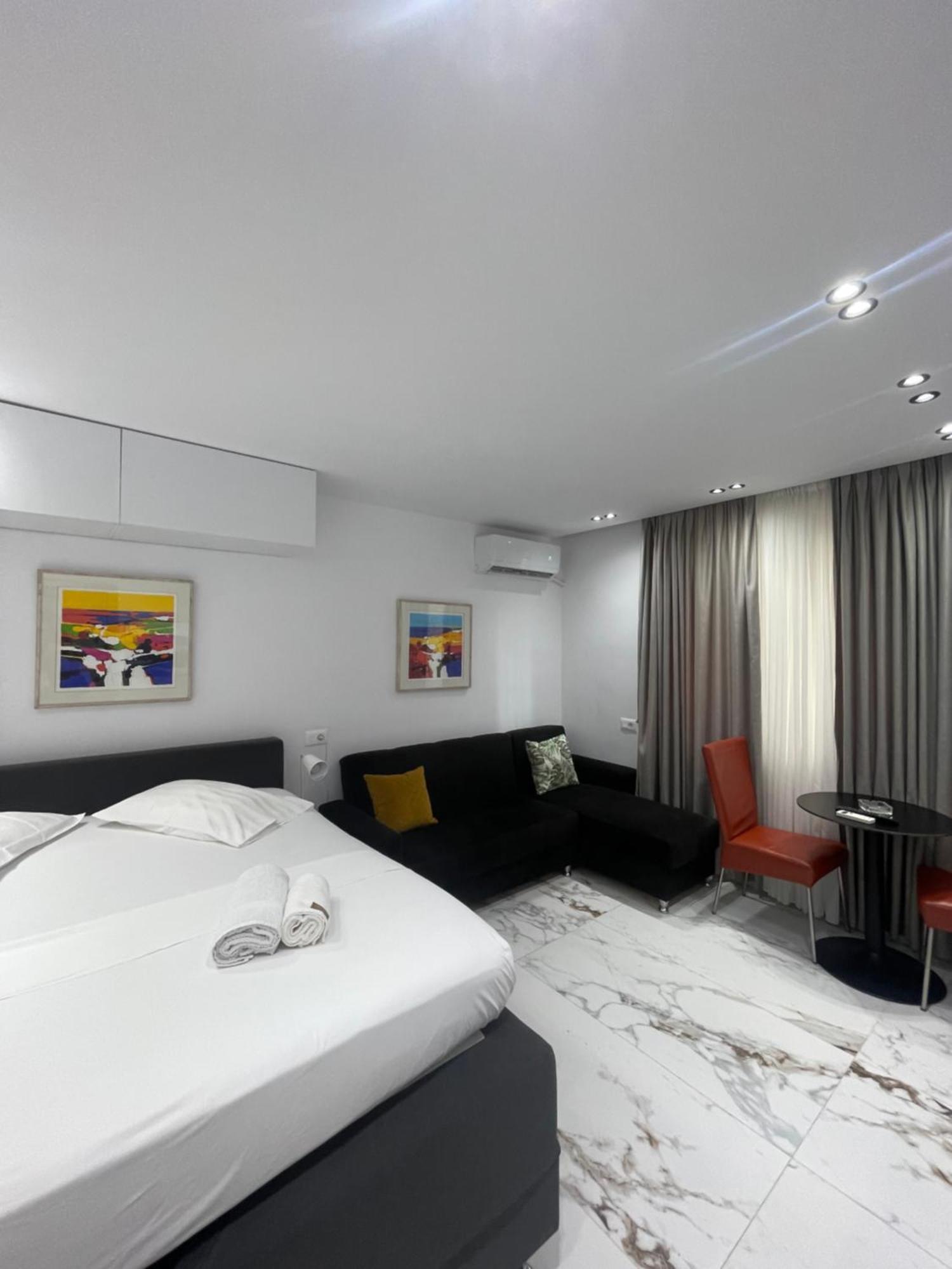 Midnight Apartments Tirana Exterior photo