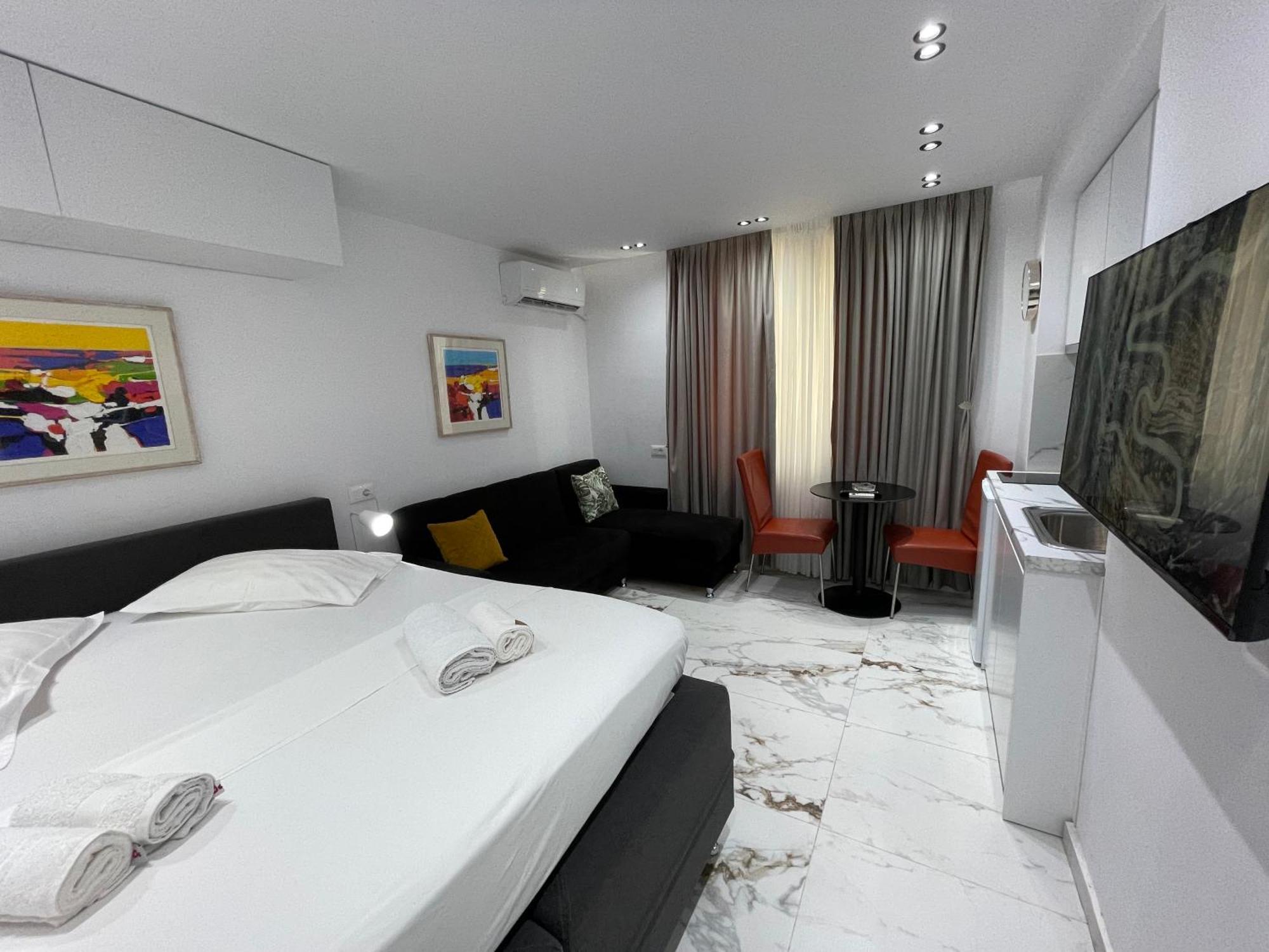 Midnight Apartments Tirana Exterior photo